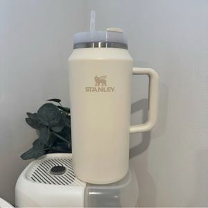 For Sale: Gently Used Stanley 64 oz “Quencher H2.0 Flowstate Tumbler”